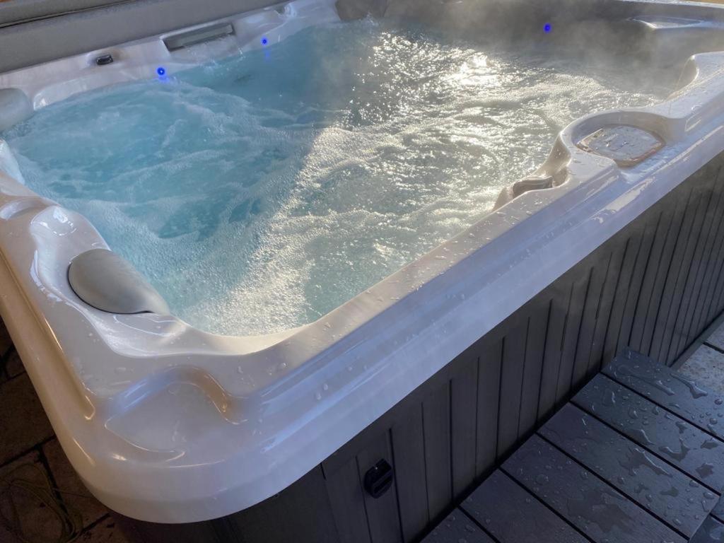 Alpenblick Nahe München mit Outdoor Whirlpool - 21 Min von München mit Zug Assling Exterior foto